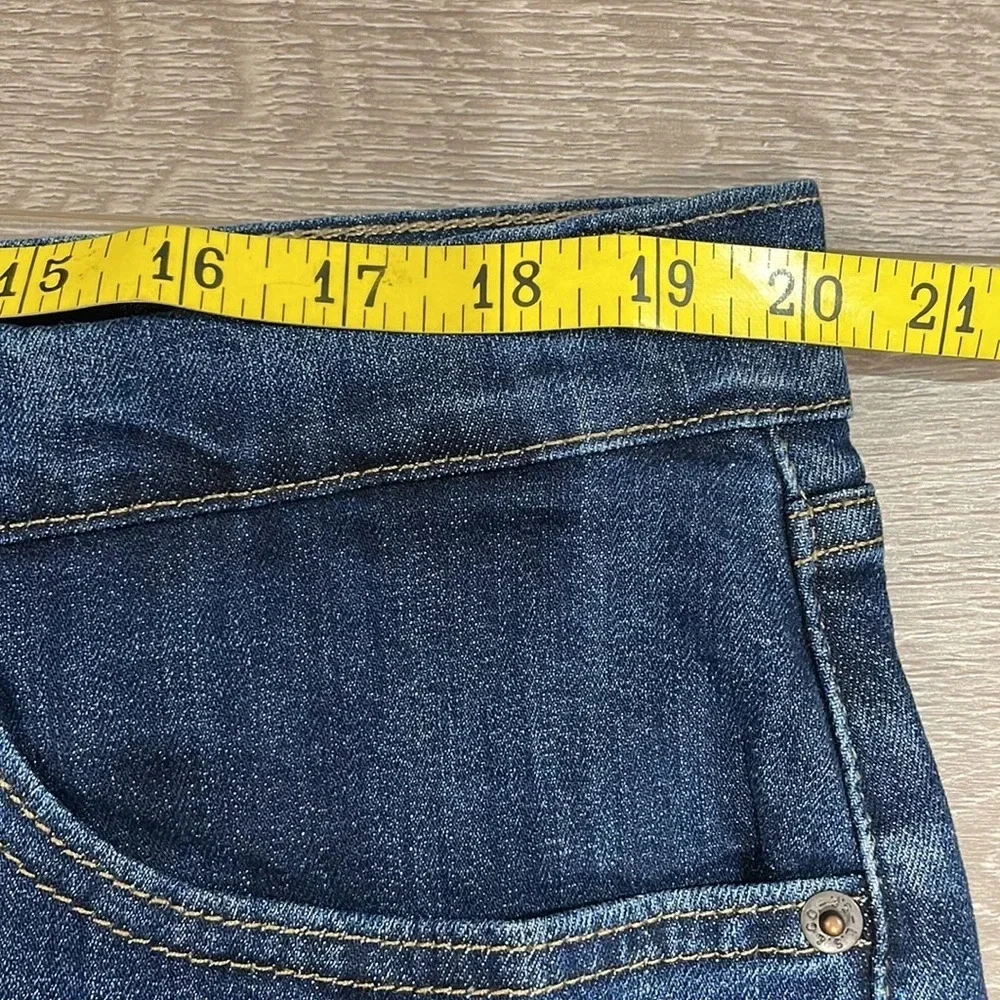 NWOT Levi’s Classic Shorts Dark Wash Denim Jean 34